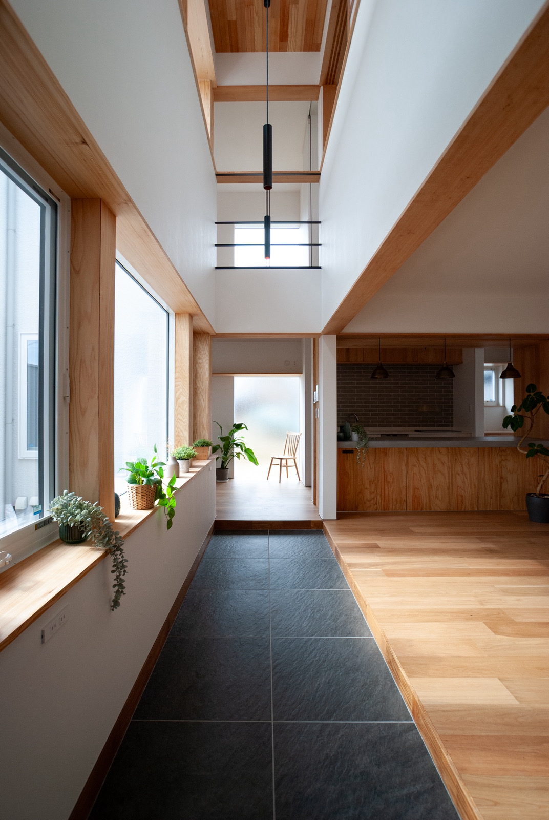 2階建てモデルの吹き抜けと、上下階をつなぐ空間